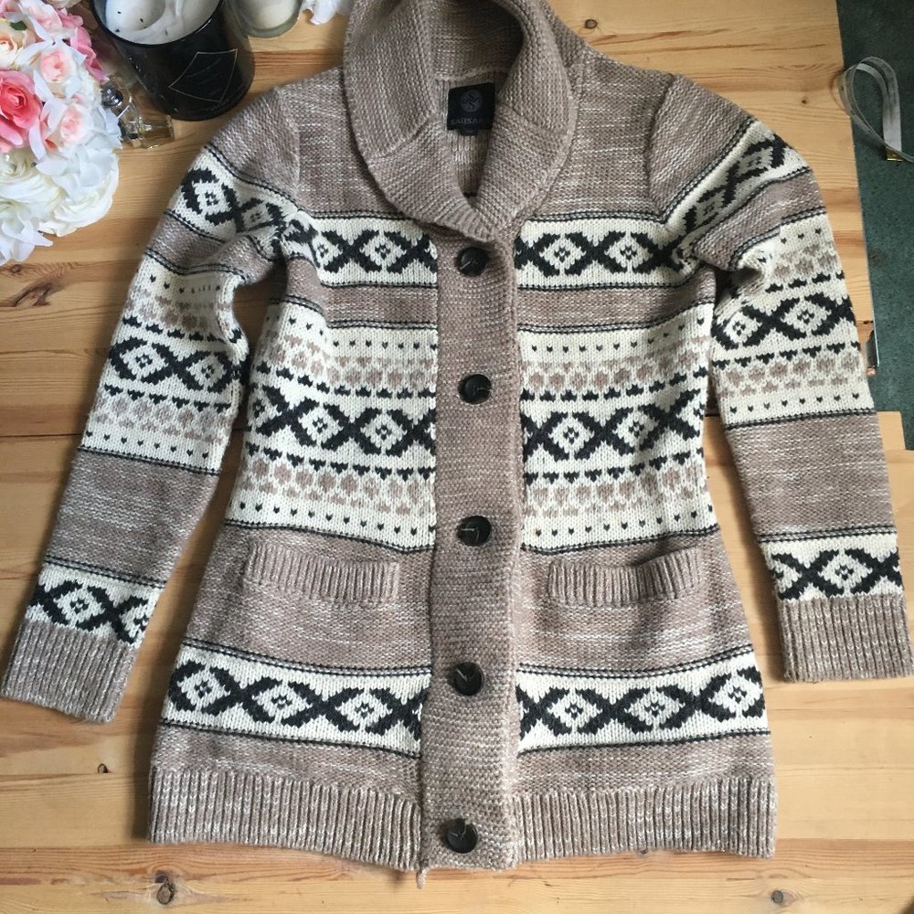 Gorgeous Chunky Knit button up warm sweater, Aztec Print